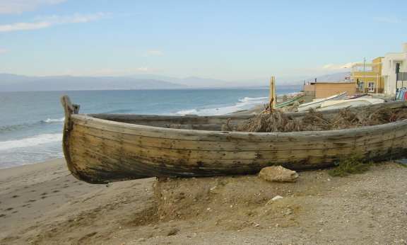 Cabo De Gata old wood boat - row boats wooden boats - www 