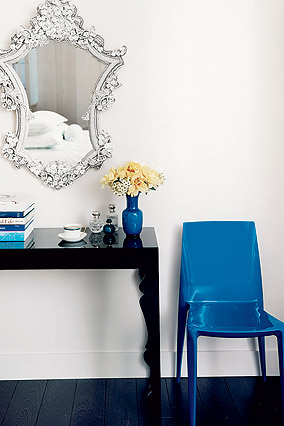 True blue: cobalt blue chair