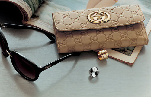 gucci clutch purse and sunglasses