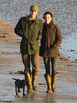 Kate and William walk on the beach with Lupo