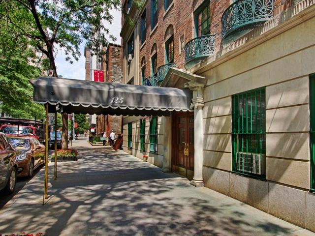 125 East 74th Street New York - canopy entrance from street