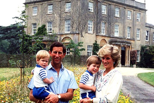 ROYAL FAMILY PHOTOS: Highgrove House - Prince Charles, Princess Diana, with William and Harry