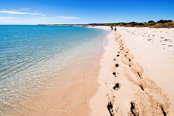 WEDNESDAY WEIGHT LOSS BLOG POST SERIES: Walking on Australian beach