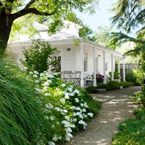 LUSCIOUS UPDATE: Luscious white house and garden