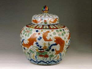 Chinese-porcelain-Covered-jar-decorated-with-goldfish-and-aquatic-plants.jpg