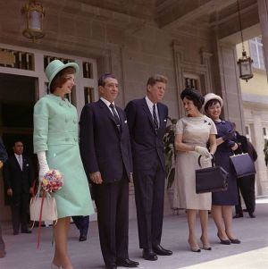 John_F._Kennedy_and_First_Lady_Jacqueline_Kennedy_meet_president_and_first_lady_of_Mexico.jpg