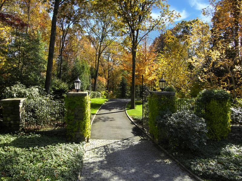 Curb Appeal Driveways And Entrances, Country Driveway Entrance Landscaping Ideas